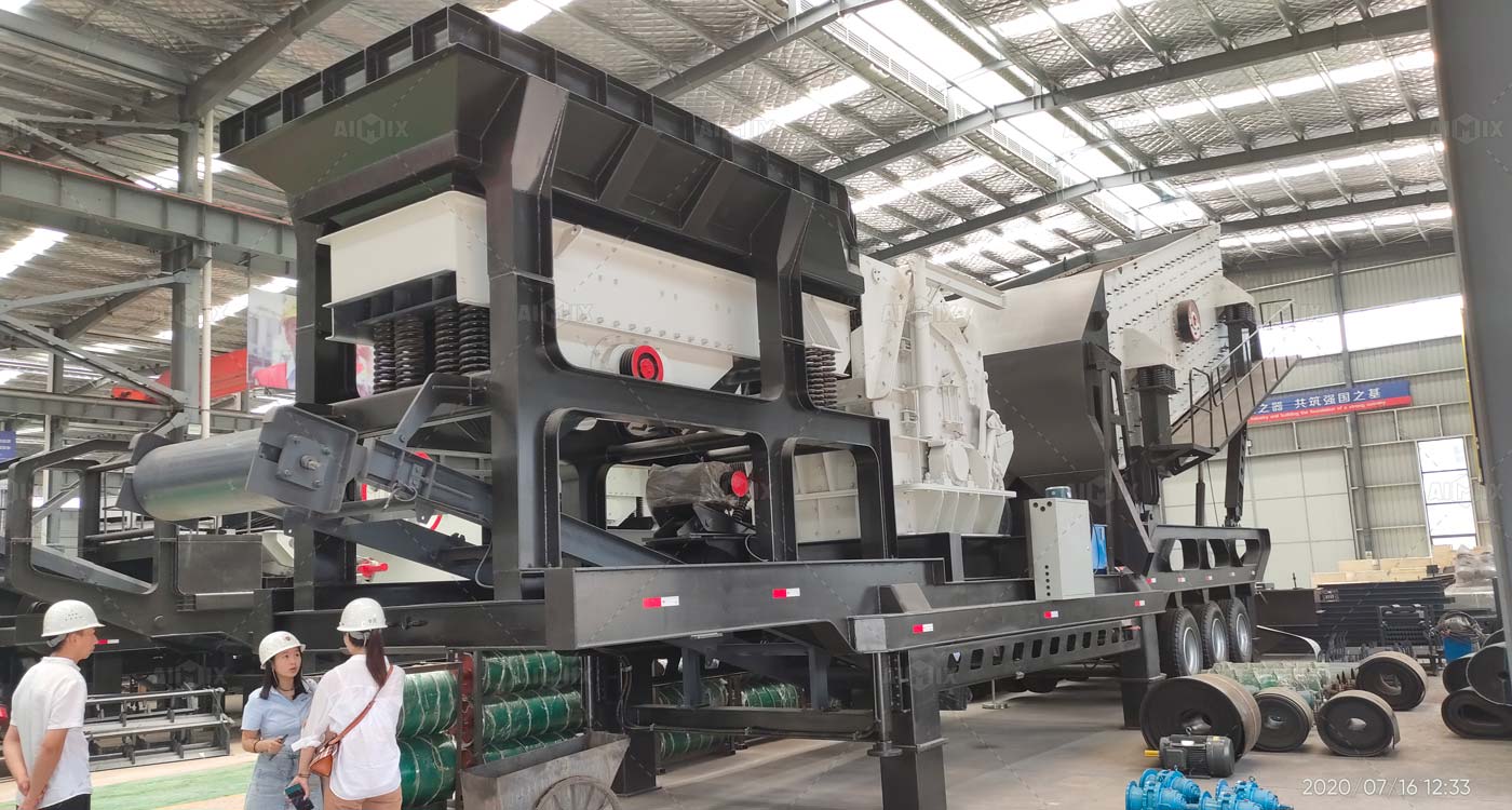 AIMIX-mobile-impact-crusher-in-workshop