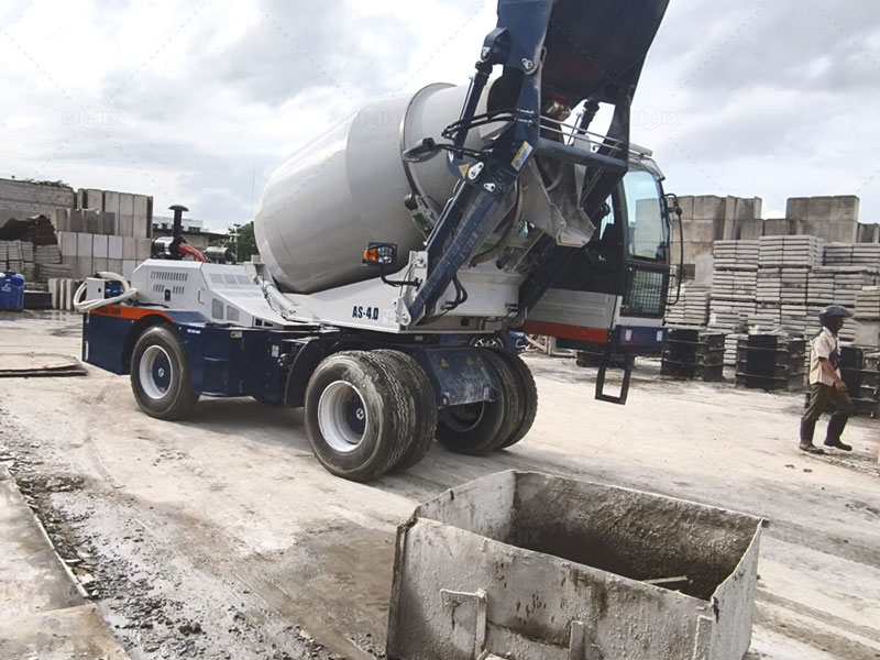 Self Loading Mixers